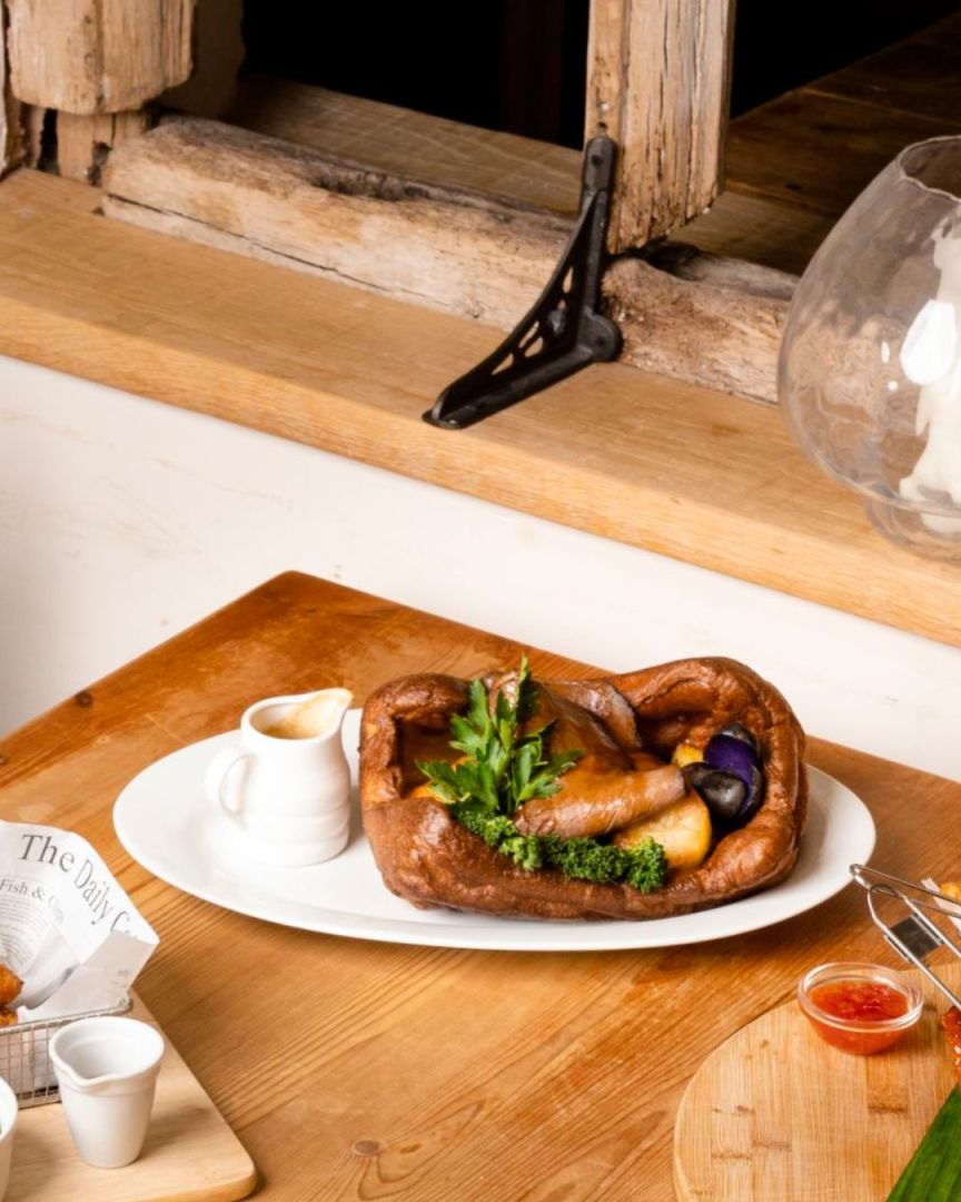 TheGullInn's tweet photo. ⚠️ WARNING: May trigger intense cravings. ⚠️

Roast in the hole lunchtime today and every Monday through Friday from 12 noon to 3 PM for only £11 or 2 for £20, with an additional £5 for desserts! 🍽

Walk-ins welcome - 01508 492039 https://t.co/jL2hT980DD