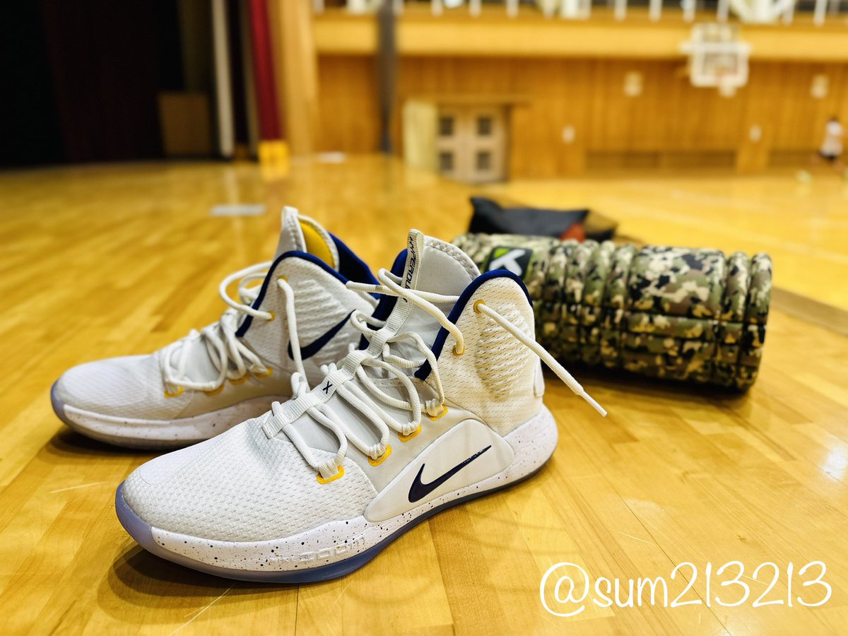 sum213213's tweet photo. ミニバスおわり🏀
『一昨日のB.LEAGUEの試合を観て、何でコーチがいつも練習中にDFが大事って言ってるか分かりました!』…と保護者の方が言ってくれた。
それが子供達にも伝わってるといいなぁ…。長い目で待とう。
#NIKE
#HyperDunkX
#NikolaJokicPE
#DONぐり https://t.co/bvHvIoRq1X