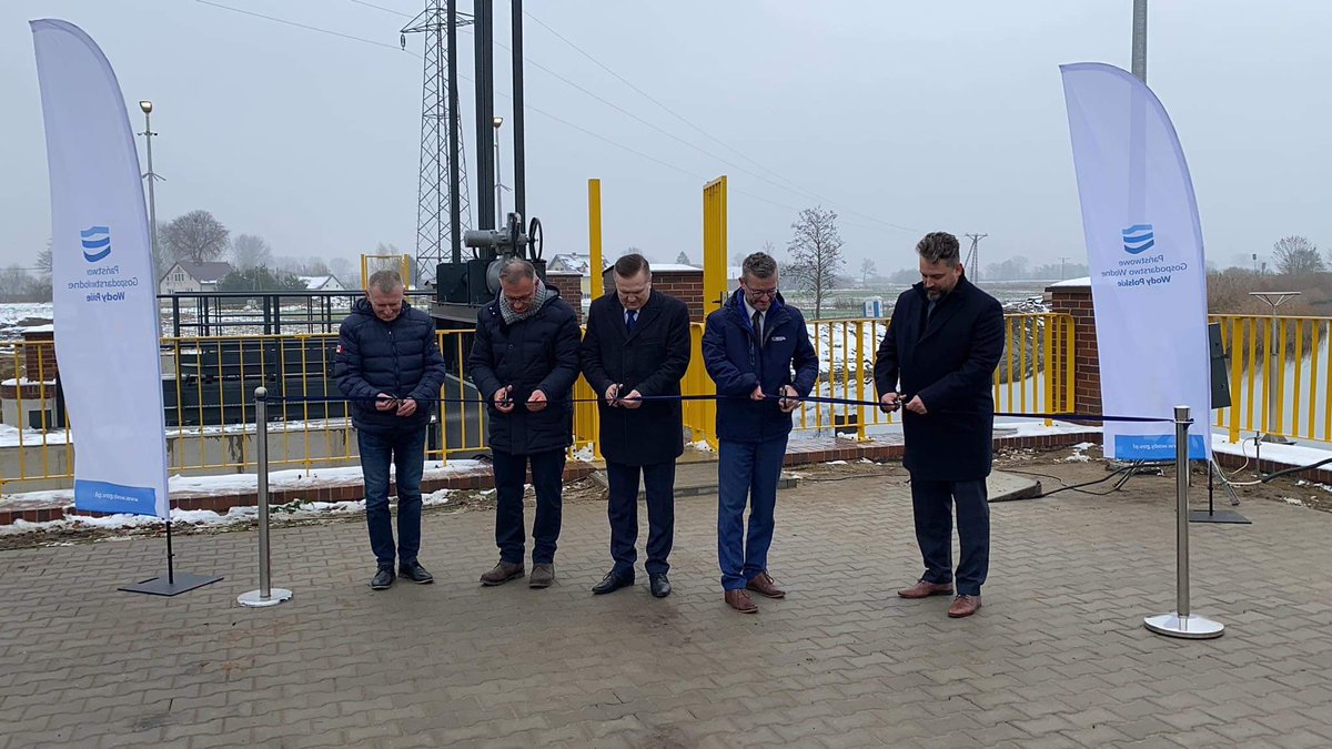 JacekMichalski7's tweet photo. Otworzyliśmy Wrota Sztormowe na rzece TUGA. Inwestycja o kapitalnym znaczeniu dla bezpieczeństwa powodziowego NDG. Wrota będą chronić miasto przed zjawiskiem cofki. https://t.co/IF8VDKWvqZ