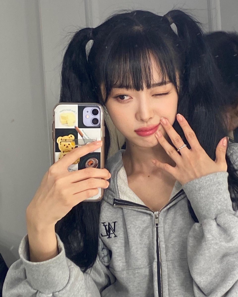 bebezmedia's tweet photo. yeyoung instagram update 🐿 

“Twin tails YeYoung😉
What's the favorite mine hair style of 꿈빛단?? 
(Sion: It's braided hair )”

#CHOIYEYOUNG #최예영 #YEYOUNG #예영 https://t.co/qqOcr7CTus