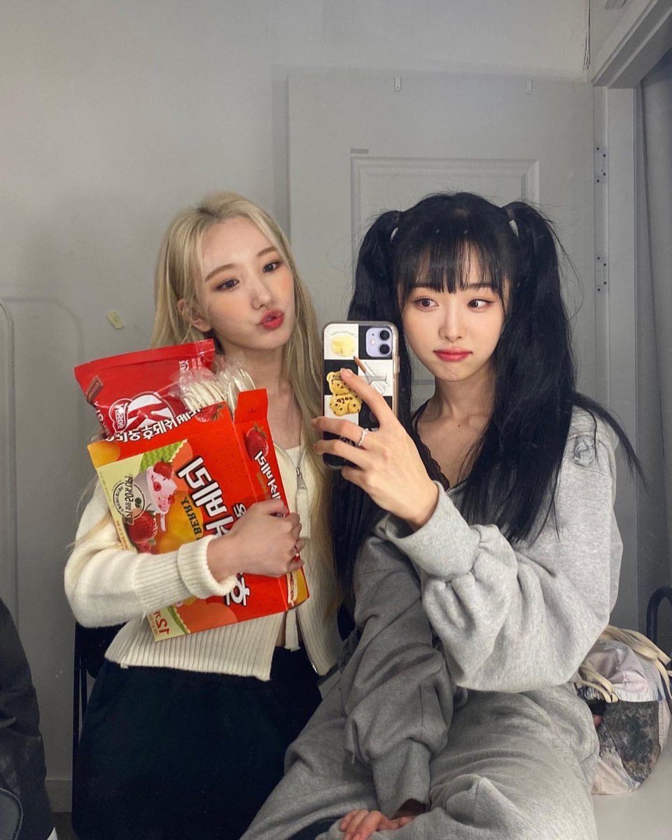 bebezmedia's tweet photo. yeyoung instagram update 🐿 

“Twin tails YeYoung😉
What's the favorite mine hair style of 꿈빛단?? 
(Sion: It's braided hair )”

#CHOIYEYOUNG #최예영 #YEYOUNG #예영 https://t.co/qqOcr7CTus