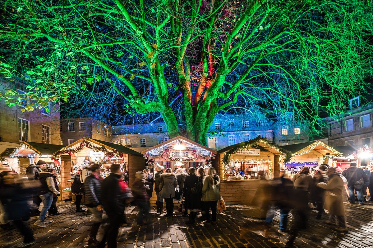 Planning your trip to Bath Christmas market? Try Park &amp; Ride 🚗+🚌

Extra staff will be on hand with ticket machines to speed up boarding. 

Find bus times here: travelwest.info/park-ride

*@GWRHelp strike, 26 Nov, please plan your journey.
 
<a href="/VisitBath/">Visit Bath</a> @bathbid @travelwestEng