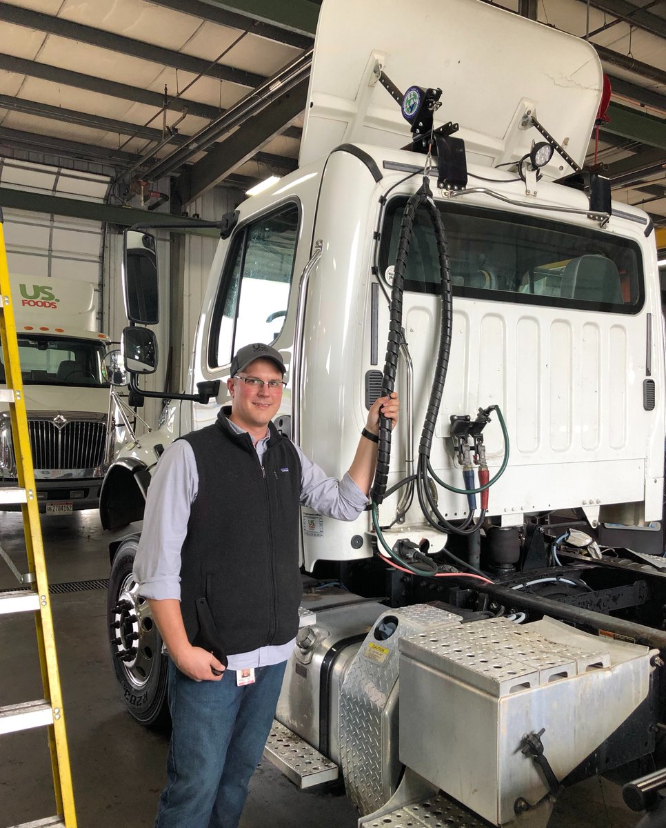 ez_claw's tweet photo. 👍 Thumbs up for easy installation and safety!

📲 To place an order, call us at 704-896-8867 or visit https://t.co/Ty6AgWBuJq!

#trucking #logistics #logisticsmanagement #dieseltrucks #18wheeler #semitruckpictures https://t.co/28xIqzw2LL