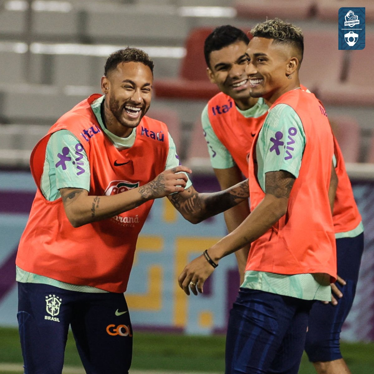 Footballogue's tweet photo. Raphinha 💬 : "Je vais vous dire la vérité, nous avons déjà préparé dix danses. Elles ne sont pas spécifiques à un joueur. Une danse est pour le premier but, une autre pour le deuxième, pour le troisième..." 😂 🇧🇷

(@SPORTBILD) https://t.co/7KFoQRF4RK