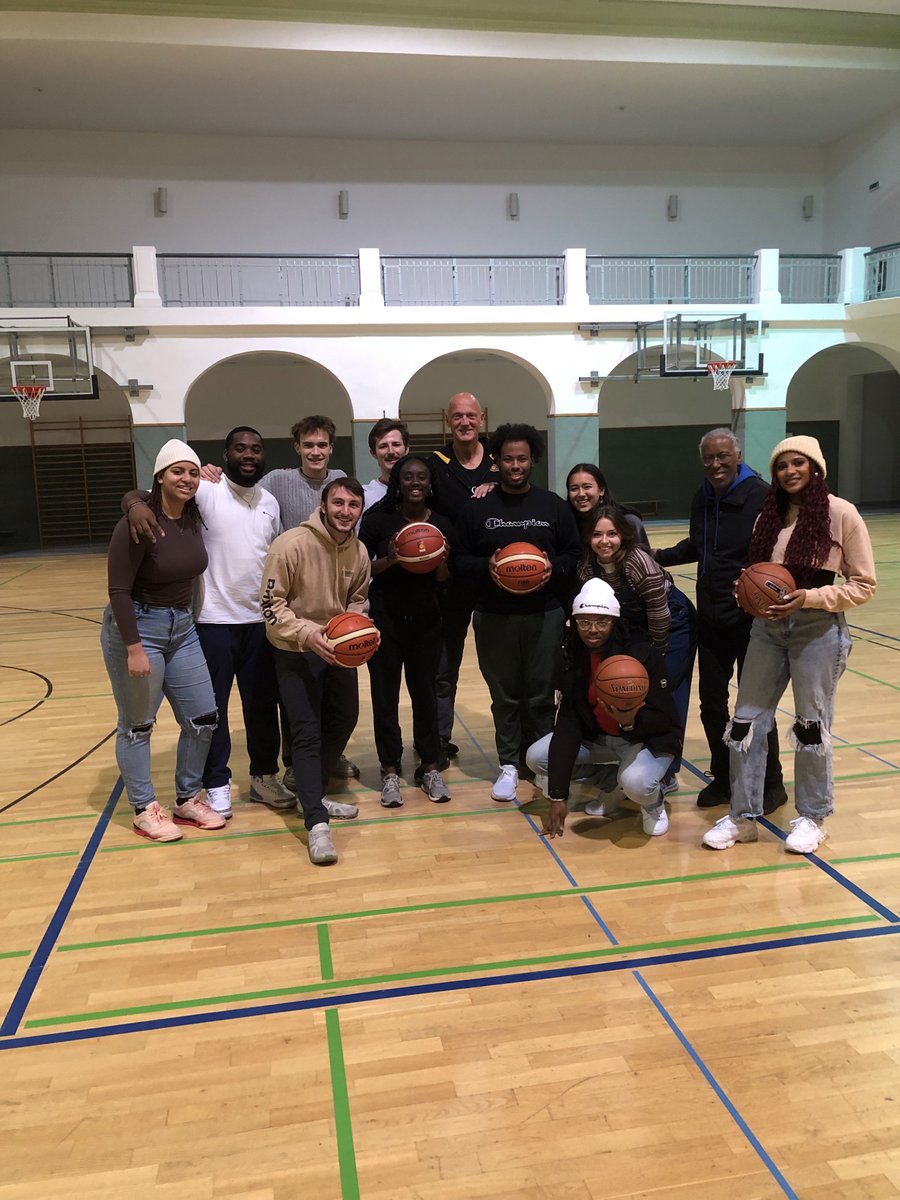 Berlin Cosmopolitan School tweet media