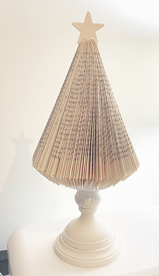 HomeroadSusan's tweet image. These folded book Christmas trees are easy to make and look amazing! &amp;lt;3   homeroad.net/2021/12/neutra…

#Christmas #christmasdecorations #bookpages #foldedbookart #diychristmasdecor