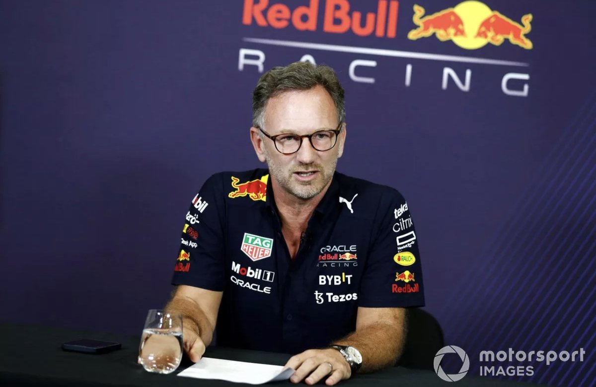 motorsportcomtr's tweet photo. 👤 Christian Horner

“Max'in o kadar yüksek bir seviyede performans gösterdiğini düşünüyorum ki, bu aracı kim sürerse sürsün onun 2022'deki başarılarını tekrarlayamaz." https://t.co/zzGu5r30sE