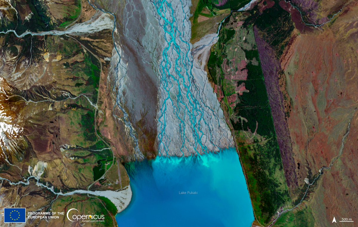Pukaki is the largest alpine lake of the Mackenzie Basin in #NewZealand 🇳🇿

The turquoise colour of its water is due to the fine silt particles, or glacial flour, that reach the lake as a result of glacial erosion 🏔️

⬇️#Copernicus #Sentinel2 🇪🇺🛰️ image of 12 November

#EarthArt