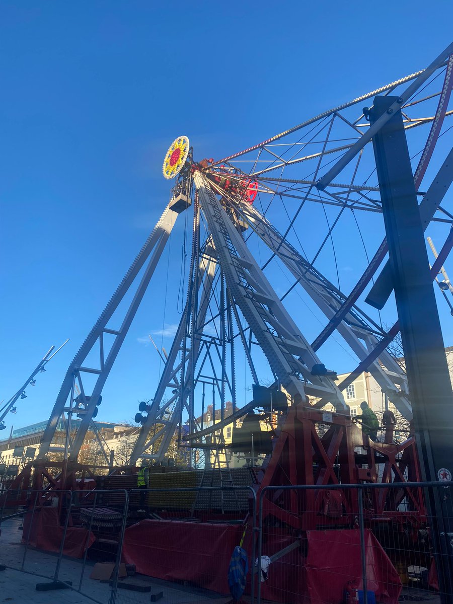 Look what's back! Our Ferris Wheel has arrived to the Grand Parade. Opens this Friday. Bookings on glowcork.ie

#ThankCorkItsChristmas #LetItGlOW