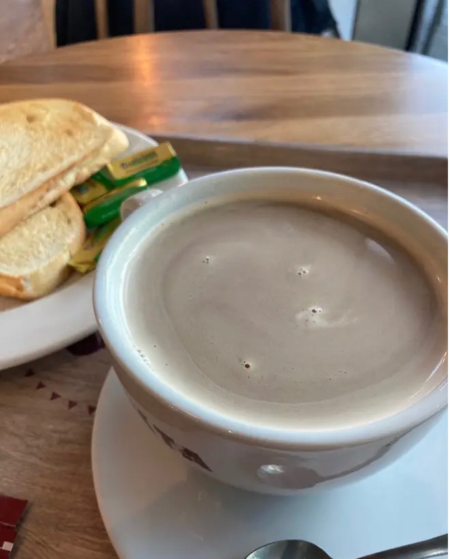 musingsofnph's tweet photo. This was a fine coffee at my local Costa, which is sadly closed at the moment due to staff shortages #Coffee #winteriscoming #England https://t.co/iAX1QTQU77