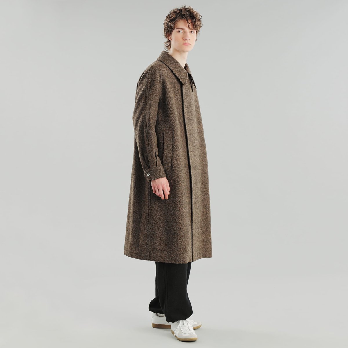 MP_PR's tweet photo. 【GREY LABEL】RECOMMEND ITEM
✔BEALACH(ベラック)
オリジナルのヘリンボーンツイードを使用した、クラシカルなロングコート。長めの丈感なのでモダンでスタイリッシュな印象に。
https://t.co/TE21O9ppLa
#マッキントッシュフィロソフィー #コート #GREYLABEL https://t.co/jGwn670FIE