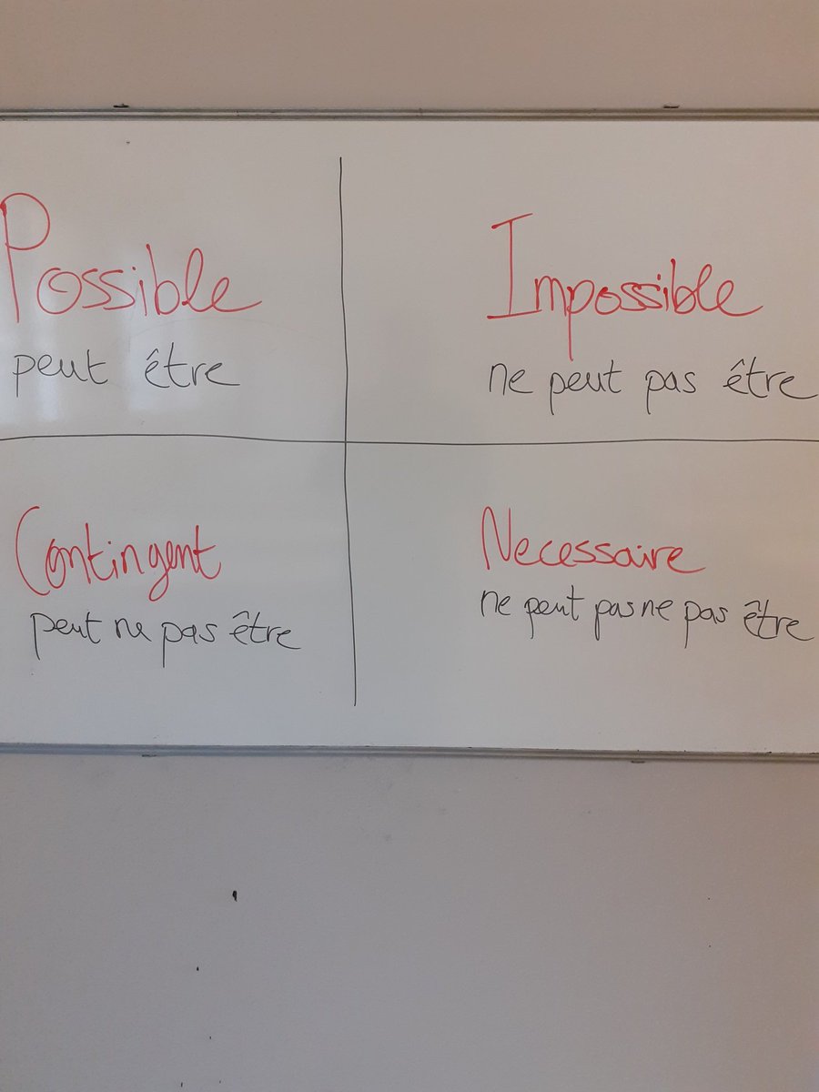 CedricStolz's tweet photo. Pour une fois que j'écris de manière lisible au tableau, je fais une photo. https://t.co/xm6GxPvDFu