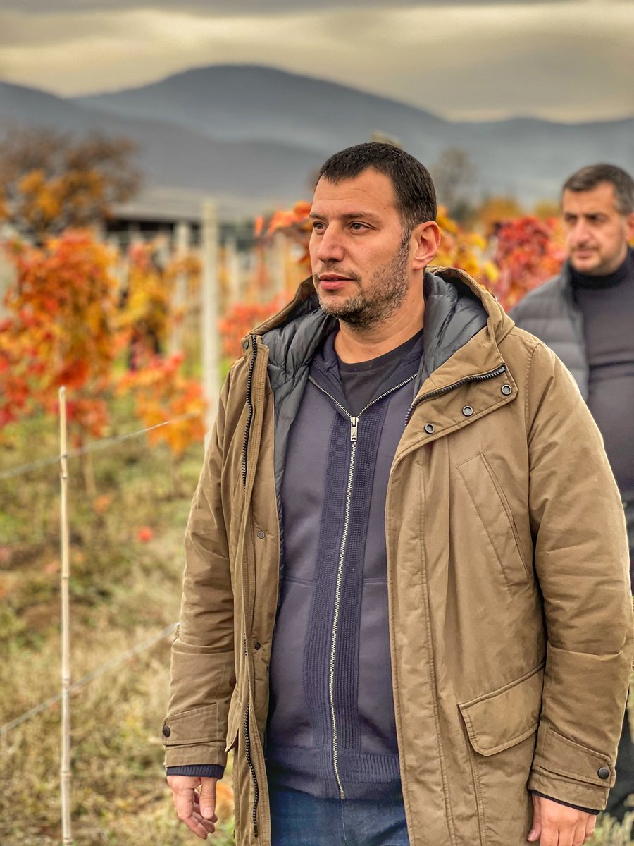 BoraYAZIR's tweet photo. #Bayraklarımız 🇬🇪🇹🇷🇦🇿 asıldı, devir işlemlerimiz tamamlandı. Bundan sonrası çok çalışıp, en kaliteli #şarapları üretmek. https://t.co/ZKLIJ1fSgb