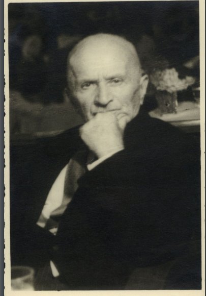 "Söz! Nerede ve hangi şartlarda olursak olalım, en ufak bir yılgınlığa ve ümitsizliğe düşmeyeceğim! Dedem Yavuz'un kale burçlarına astığı bayrağı indirmeyeceğim!"

Çöl Kaplanı Fahreddin Paşa'yı vefatının 74. yıl dönümünde rahmetle ve minnetle anıyorum. Ruhu şad olsun...