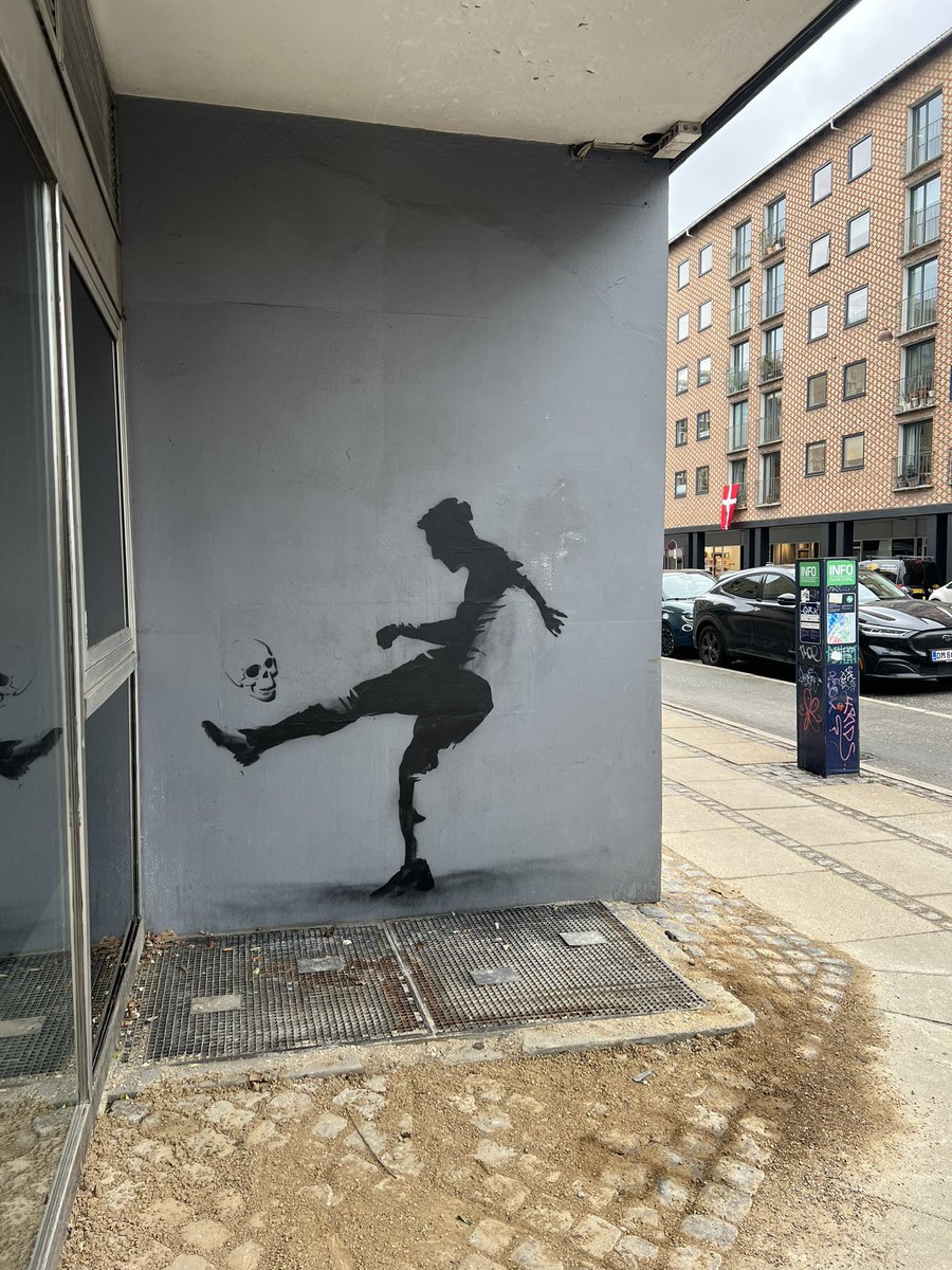 Spotted on my walk to work today in Copenhagen. #FIFAWorldCup2022 #migrantworkers #Banksy