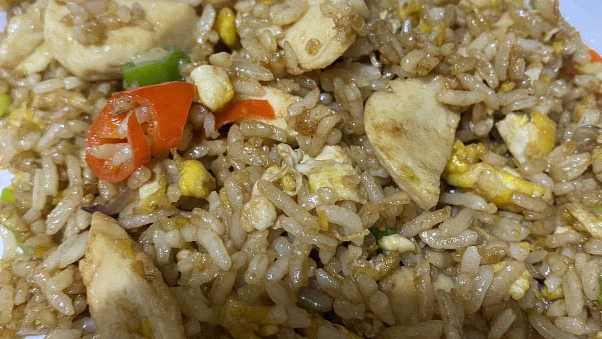 Nasi goreng solaria in the makingg, yums!! Next pake minyak ikan biar lebih sedepp