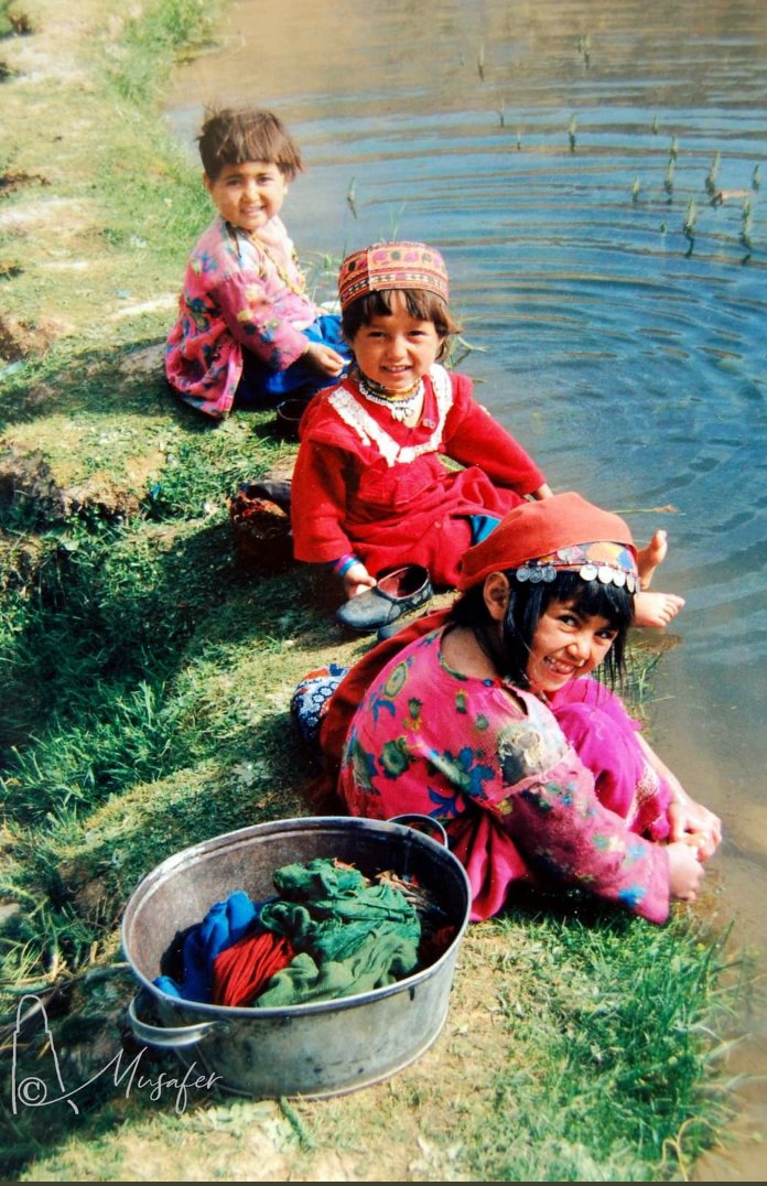 برای آینده اطفالهای نازنین 
#StopHazaraGenocide