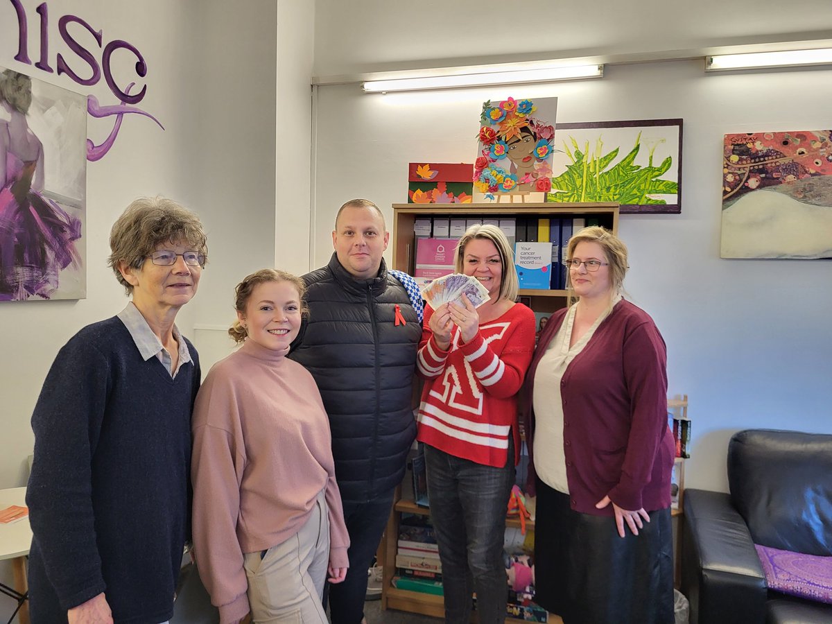 Everton2Gether's tweet photo. Just dropped the Β£311.50 in to @WHISC that was raised. Thanks to everyone who bought a number. This will help the Centre continue in helping vunerable people in our city this festive season #LIVERPOOL #charity #whisc #Liverpool #community #christmas2022 https://t.co/w7flHBCf3e
