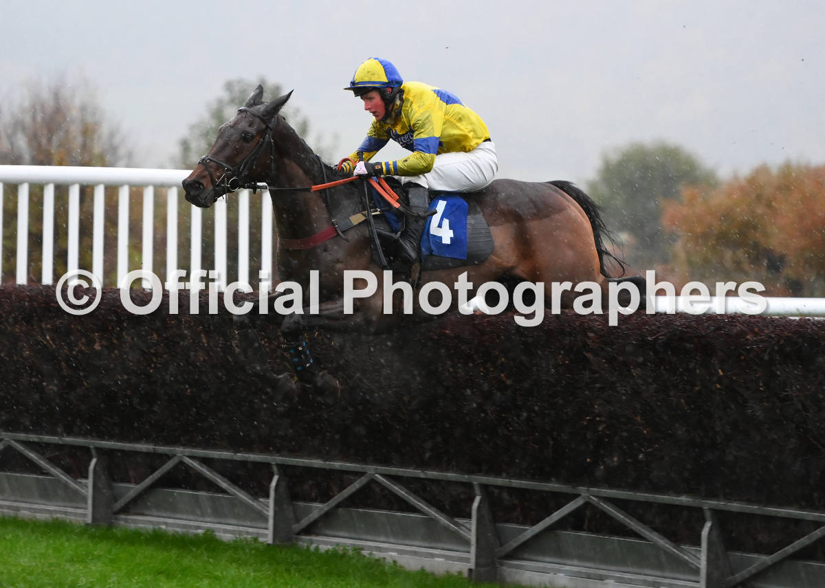 PASEO &amp; DESQUE DE L'ISLE provide jockey <a href="/Shanequinlan20/">Shane</a> and trainer <a href="/VenetiaWRacing/">Venetia Williams</a> with a superb double at Ludlow for owners <a href="/myracingmanager/">myracingmanager</a> &amp; The Hon Lady Heber-Percy.  Check out all the official photographs at onlinepictureproof.com/officialphotog…… 
<a href="/TheWineTipster/">TheWineTipster</a>