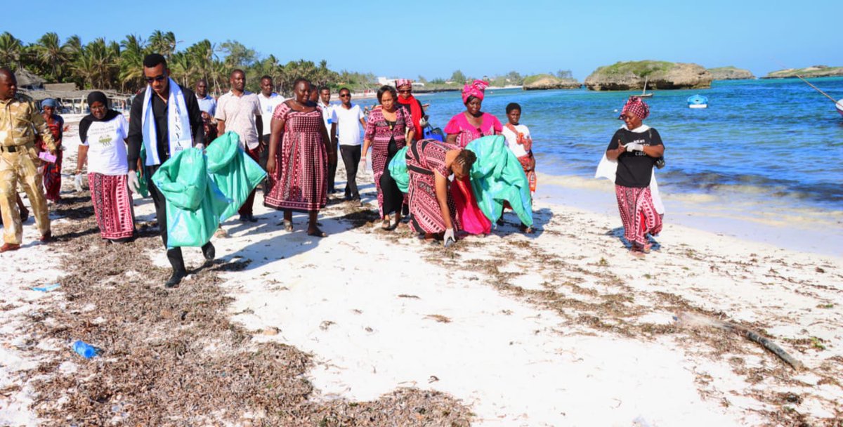 Yesterday , and in cooperation with the <a href="/KilifiCountyGov/">Kilifi County Government</a> ,kilifi mums joined Maendeleo Ya wanawake  members ventured to clean up watamu  Beach in Kilifi This activity was organized and overseen by Chairlady maendeleo ya wanawake in kilifi Mrs Witness Tsuma