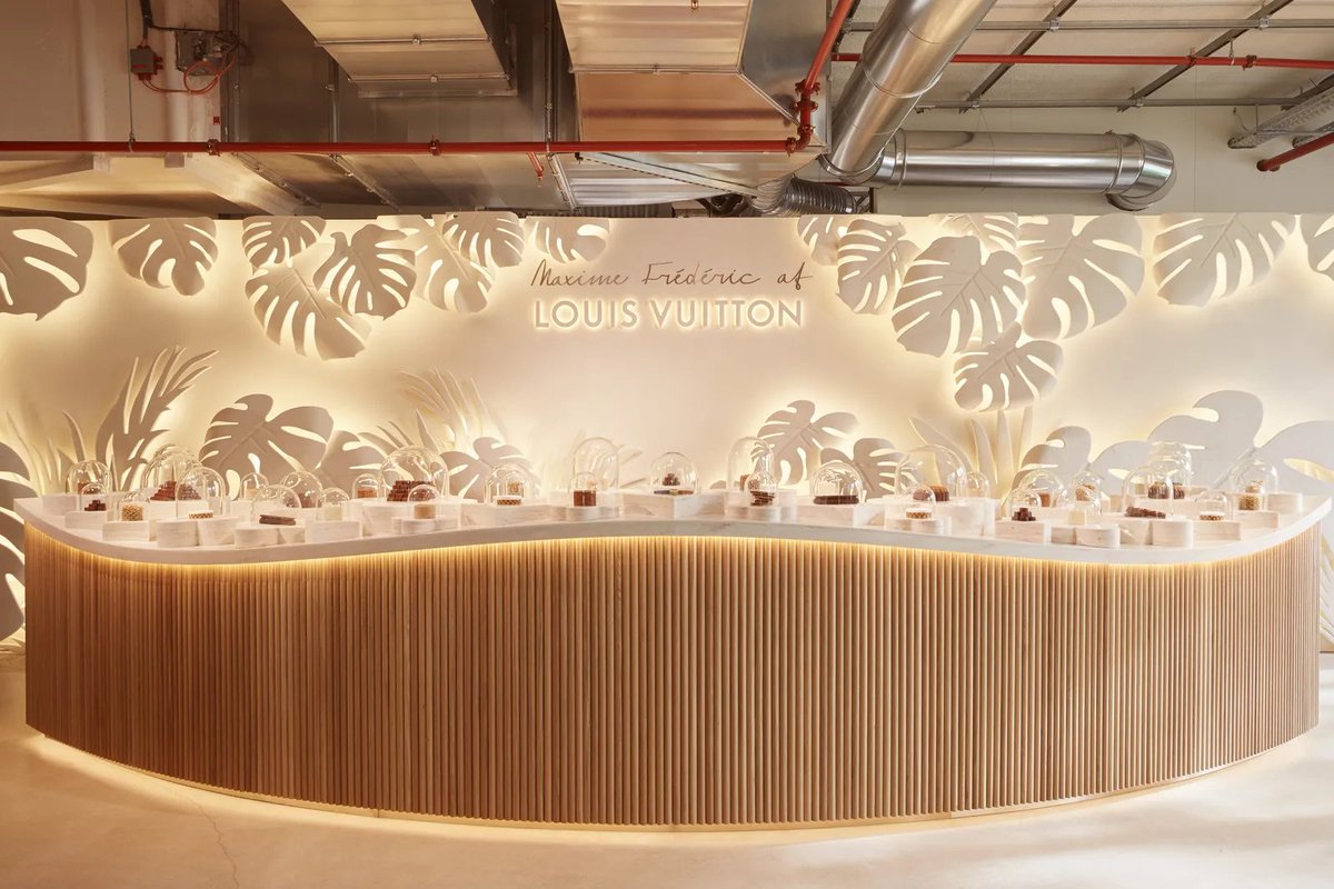 viewsfrance's tweet photo. Louis Vuitton inaugure sa pâtisserie à Paris 🎂

Le groupe LVMH a annoncé l’ouverture de LV Dream, un espace rue du Pont-Neuf qui accueillera une boutique souvenir, un café et une pâtisserie-chocolaterie. Cette dernière sera tenue par le chef pâtissier Maxime Frédéric. https://t.co/QjEADdaMj2