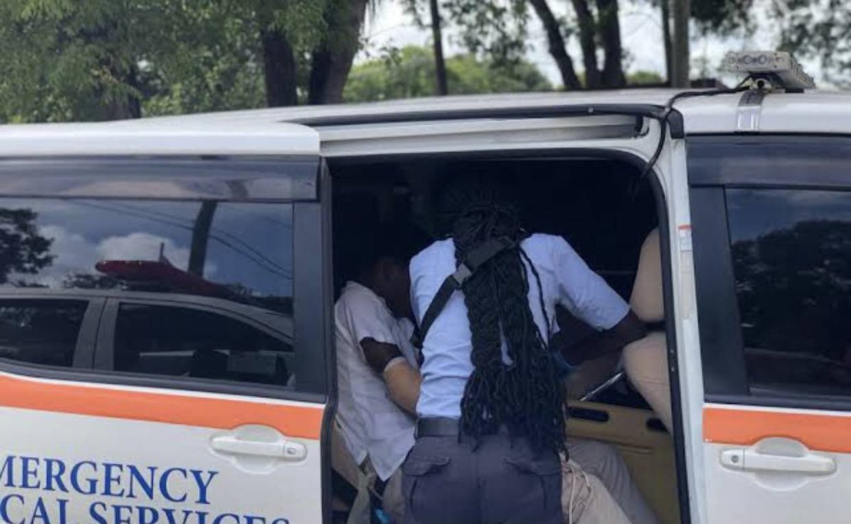 Police are investigating what appears to be a horrific premeditated attack on a schoolboy. The Antigua Grammar School student sustained chop wounds following a violent attack with a cutlass.
#Antigua #Student #Grammar #Chopped 

Read more: thecaribbeanalert.com/antigua-gramma…