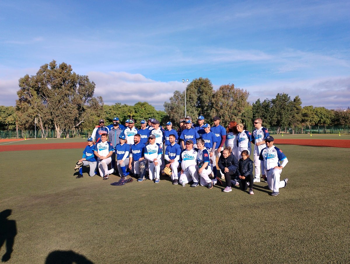 Nuestro equipo Rivas de softbol  mixto tras su gira por Sevilla el pasado fin de semana.