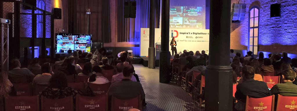 DCondeminas's tweet photo. 💡A la jornada #IXD22, amb l'evolució de #TikTok: de només entretenir a informar i generar accions. D'adreçar-se només a joves a ser intergeneracional. #MKT #DigitalMarketing #socialmedia #socialmediamarketing https://t.co/q9aRiyjduq