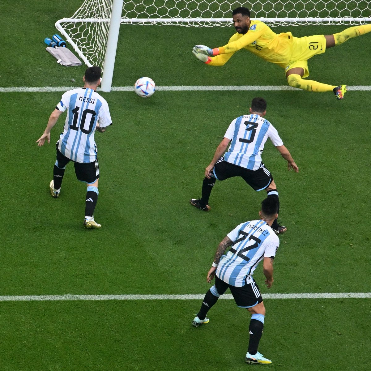 جانلويجي مانويل أوليفر إيكر ليف العويس