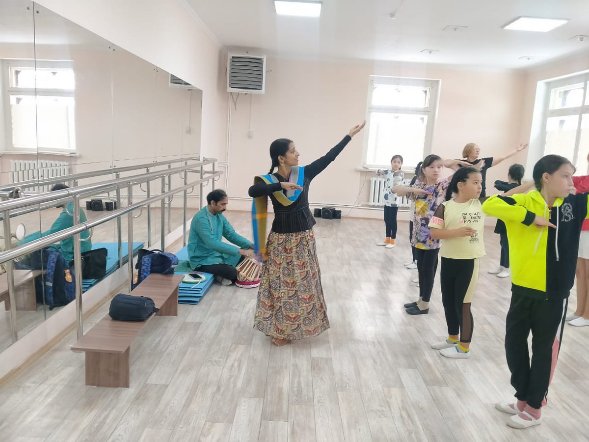 ICCR_Astana's tweet photo. As part of India@75 and 'Friends of India' initiative by SVCC, Classical Kathak and Folk dance master classes conducted in ARKALYK collaboration with Ms. Aigerim Ossipova. MCs conducted by Ms. Vidyagauri Hemant Adkar, Dance Teacher,followed by Q&amp;A session by grateful participants https://t.co/76OE6RFTUO