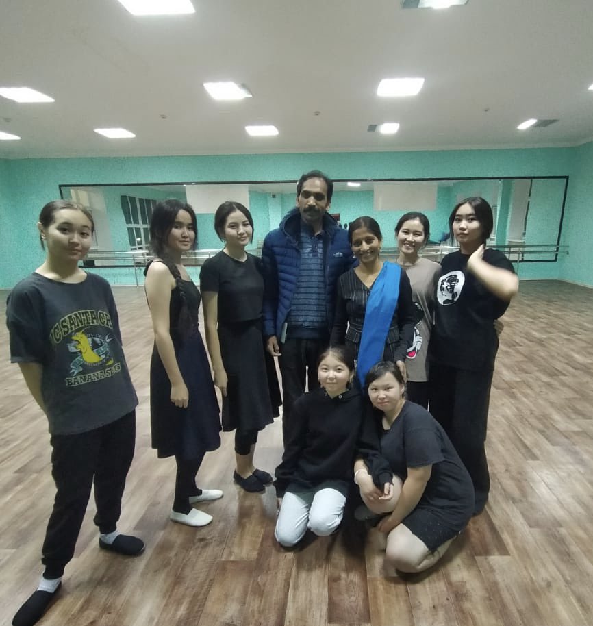 ICCR_Astana's tweet photo. As part of India@75 and 'Friends of India' initiative by SVCC, Classical Kathak and Folk dance master classes conducted in ARKALYK collaboration with Ms. Aigerim Ossipova. MCs conducted by Ms. Vidyagauri Hemant Adkar, Dance Teacher,followed by Q&amp;A session by grateful participants https://t.co/76OE6RFTUO