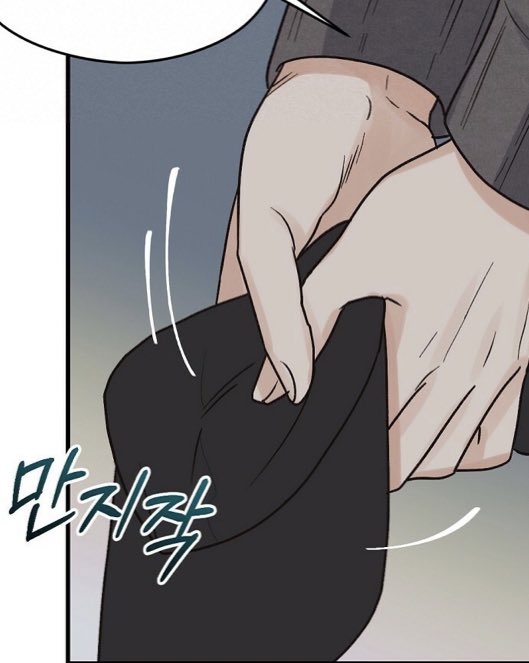 ดวงตาสีม่วง นิ่งไปชั่วครู่กับความกดดันที่อีกฝ่ายแผ่ออกมา ก่อนจะพยายามพูด พร้อมกับมือที่กุมหมวกเอาไว้

“ฉัน ..ขอโทษนะ วันสอบฉันไม่สบายหนักมาก และแน่นอนว่าฉันไม่ได้เข้ามหาลัยเพราะคะแนนต่ำสุด
ก็เลย.. เลิกใช้มือถือ แล้วก็ไปเรียนต่อที่โรงเรียนสอนพิเศษ  ฉันเลยไม่ได้ติดต่อนายไปน่ะ..”