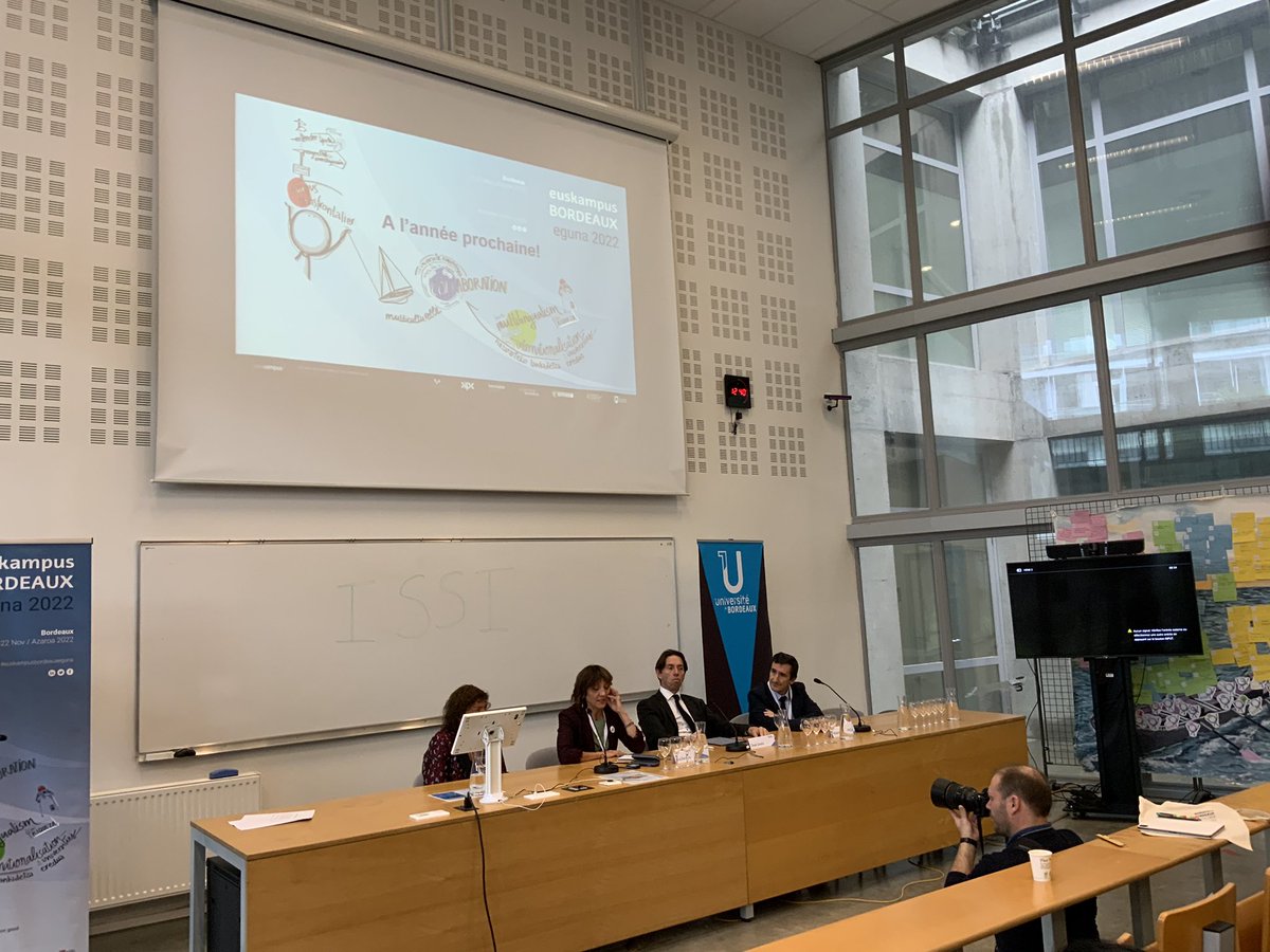 La rectora de la <a href="/upvehu/">UPV/EHU</a>, @EFErrektore, anuncia que el  #euskampusbordeauxeguna se celebrará en Bilbao en 2023. Merci <a href="/univbordeaux/">Université de Bordeaux</a> d'avoir accueilli l'édition 2022.
