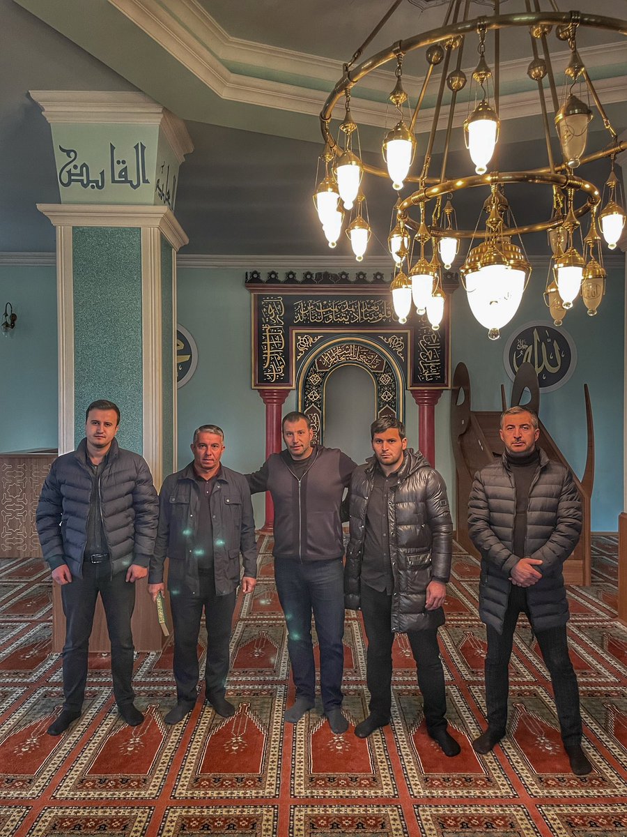 BoraYAZIR's tweet photo. #Faxralı köyünde güzel insanlarla tanıştık, muhabbet ettik ve yapıcağımız projeleri anlattık. Köyün muhatrı sayın Novruz kardeşime #Cami için getirdiyimiz hediyeyi taktim ettik. https://t.co/ZemWzQ0ILc