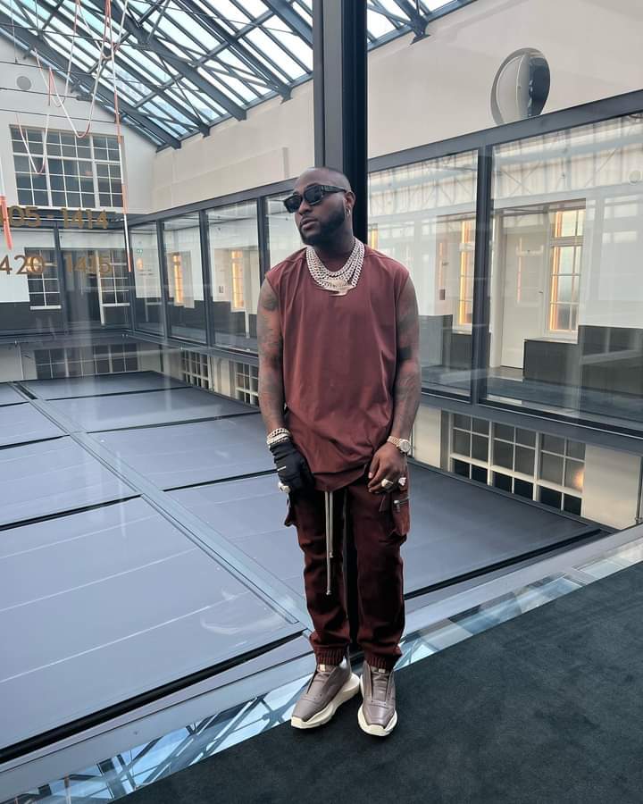 asonye_queen's tweet photo. Happy belated birthday baby 🎂🥳❤️❤️
My lover @davido ❤️❤️❤️❤️
#30BG #DavidoAt30 #obooking #OBO #worldbest https://t.co/qZbdsoSujE