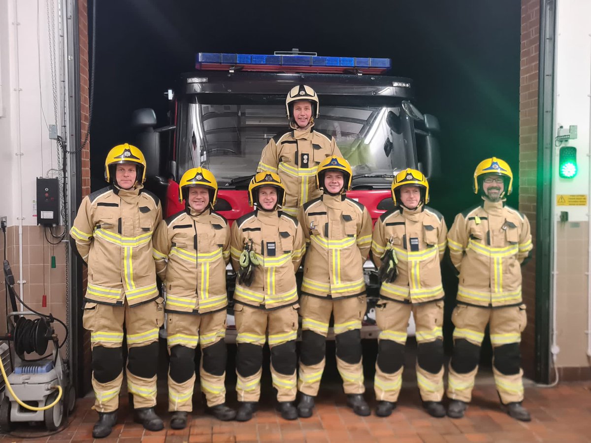 New fire kit time for Hodnet. The crew proudly showing it off #shropfireinvesting #earlycrimbo #frontlinesafety