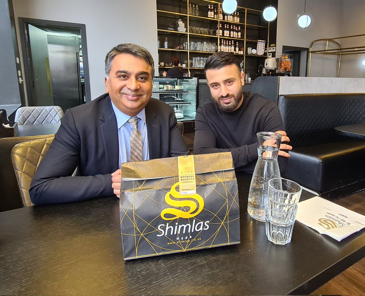 k4shf's tweet photo. If you know you know 😉from the two #kashifs see you shortly #shimlasoldham lunch offer to be announced soon on #oldhamhour 👍#supportoldham business #shoplocal @muzahidukhan #chickendonner https://t.co/qJ8Tm6Fgzt