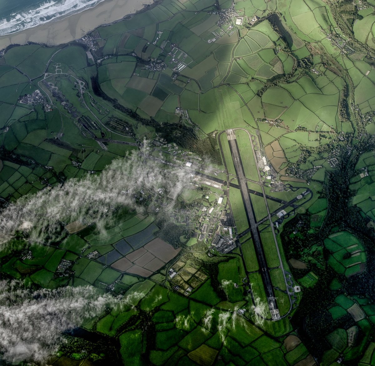 JCDAmos's tweet photo. Some satellite imagery I've just received that will interest @GeorgeFreemanMP, given his speech here at #CM22. It shows @VirginOrbit's "Cosmic Girl" carrier plane on the runway at @SpaceCornwall. Captured by the new 🇫🇷 Pléiades Neo vhr constellation. Give us a wave Newquay! 👋 https://t.co/MXi6qGBjnc