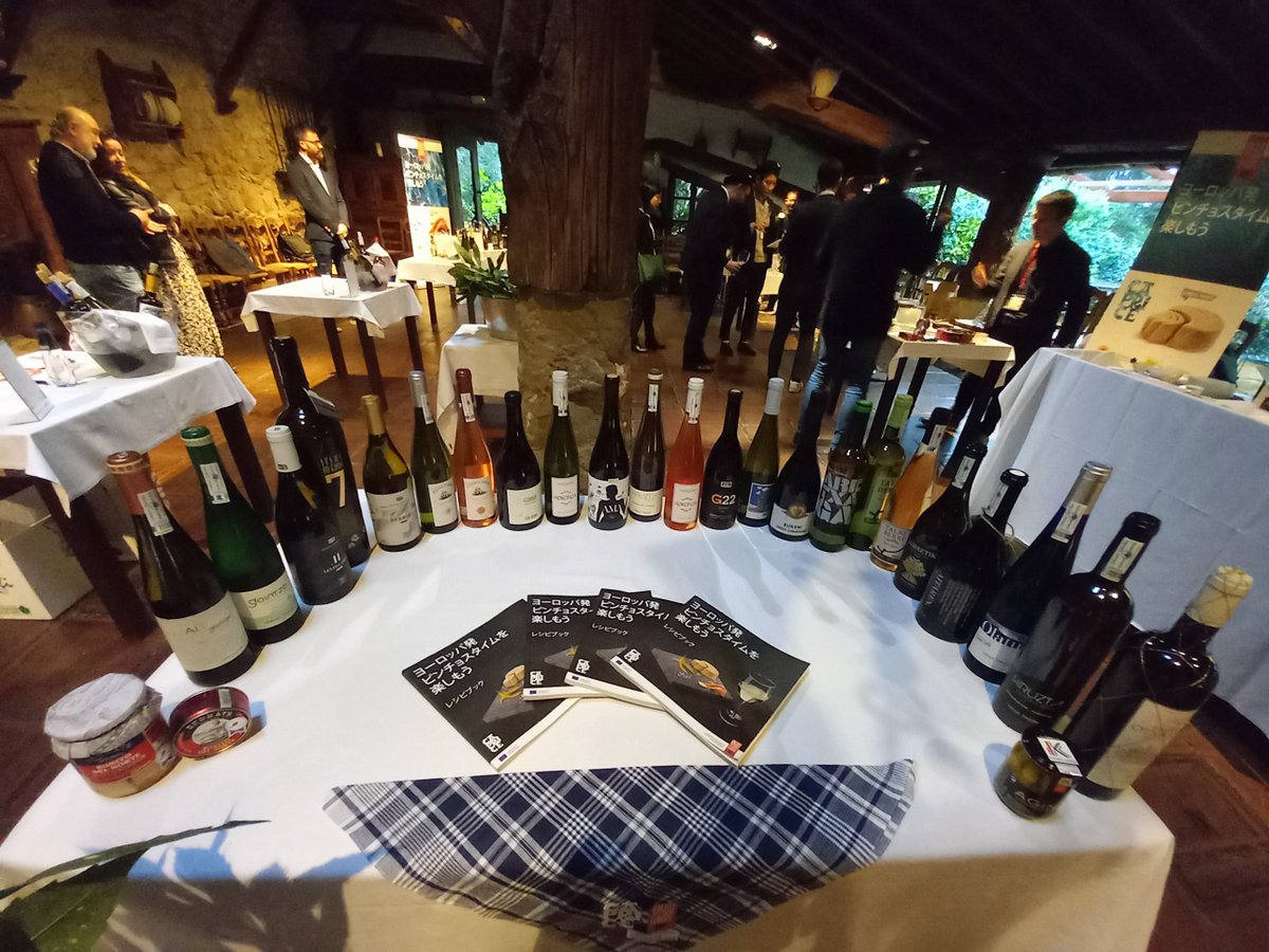 Misión inversa del proyecto 'Caprice, enjoy it's from Europe', en el que el mercado japonés viene a conocer las tres D.Os de Txakolí, conservas de anchoa y bonito del Cantábrico del País Vasco y conservas de Guindilla de Ibarra con #EuskoLabel.

🔵Showcooking en Baserri Maitea