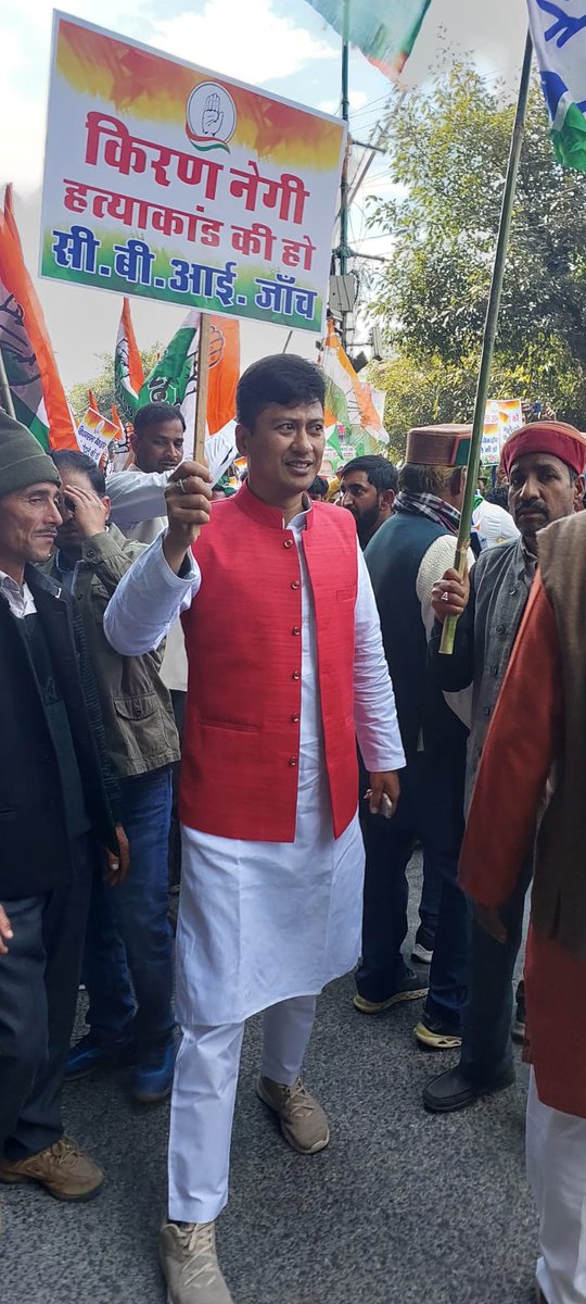 RawatPrawesh's tweet photo. देहरादून उत्तराखंड में भाजपा सरकार के खिलाफ सचिवालय घेराव किया https://t.co/pa0jhclRkm