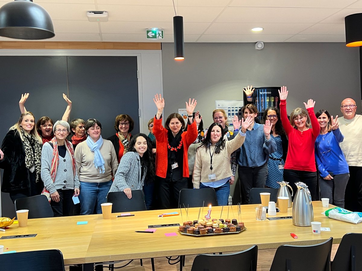 celinebergez's tweet photo. L'Equipe Conseil Soutien (ECS) RH DTSi @Orange_France fête sa 1ère année 🎂🍾😊
Une fonction RH qui se réinvente, valorise ses compétences et permet aux RRH/DRH d'être encore + proches de leurs salariés et managers
Bravo 👏 👏👏 et MERCI 
@MarcBlanchet75 https://t.co/dxarJlO8tq
