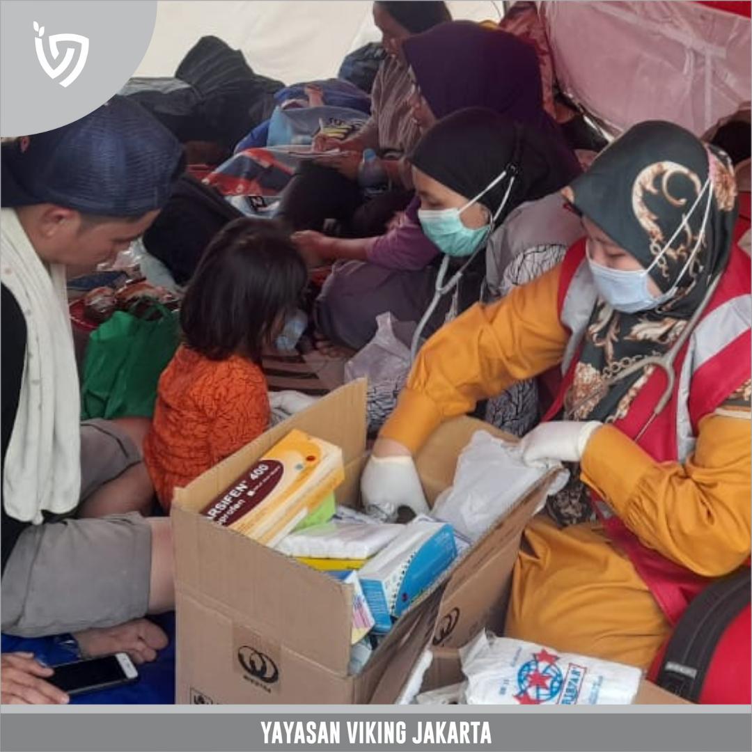 Update informasi di lokasi bencana gempa bumi. 

Relawan kemanusiaan dari berbagai lembaga dan komunitas memberikan layanan kesehatan bagi korban gempa bumi cianjur. 

18.40 terjadi kembali gempa susulan dan membuat sebagian orang di lokasi panik. 

Bantu doa kawan bobotoh.