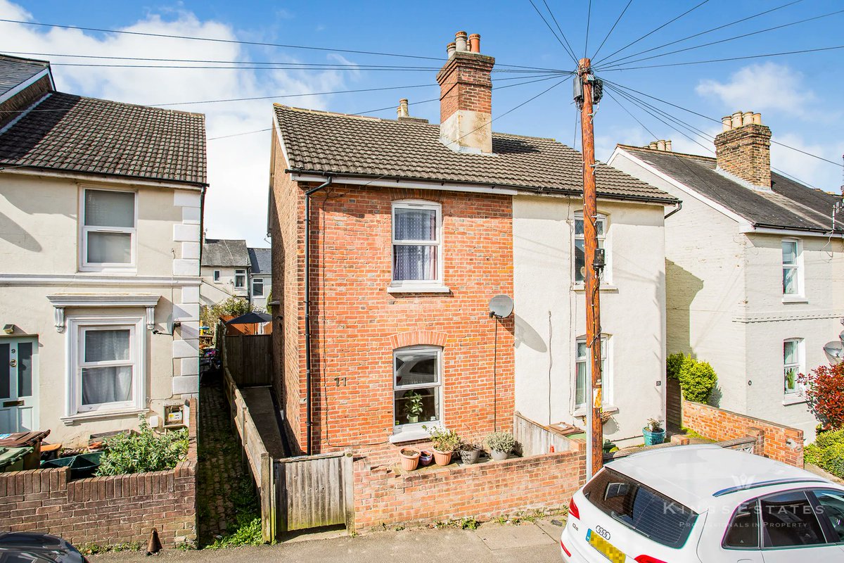 🍾COMPLETED Some sales go smoothly with the help of our sales progression and others are just that little bit trickier and need A LOT of help from us along the way
We're so pleased for the vendors and buyers that completion has happened!
#TunbridgeWells #estateagenttunbridgewells