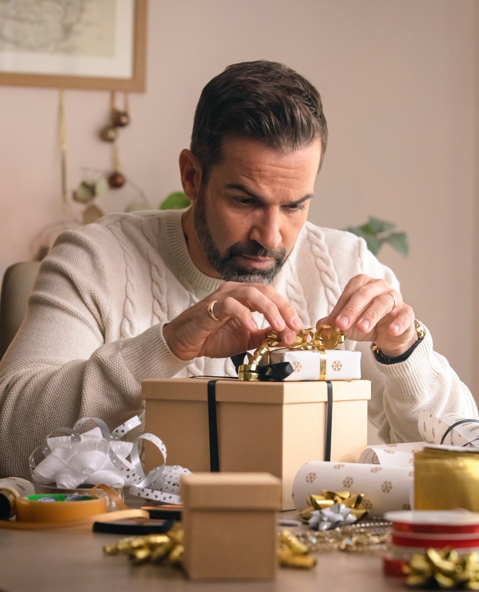 I thought I'd share a little sneak peek from @clogaugold's festive TV ad... 👀

Keep your eyes peeled over on the @clogaugold account this week for more details!