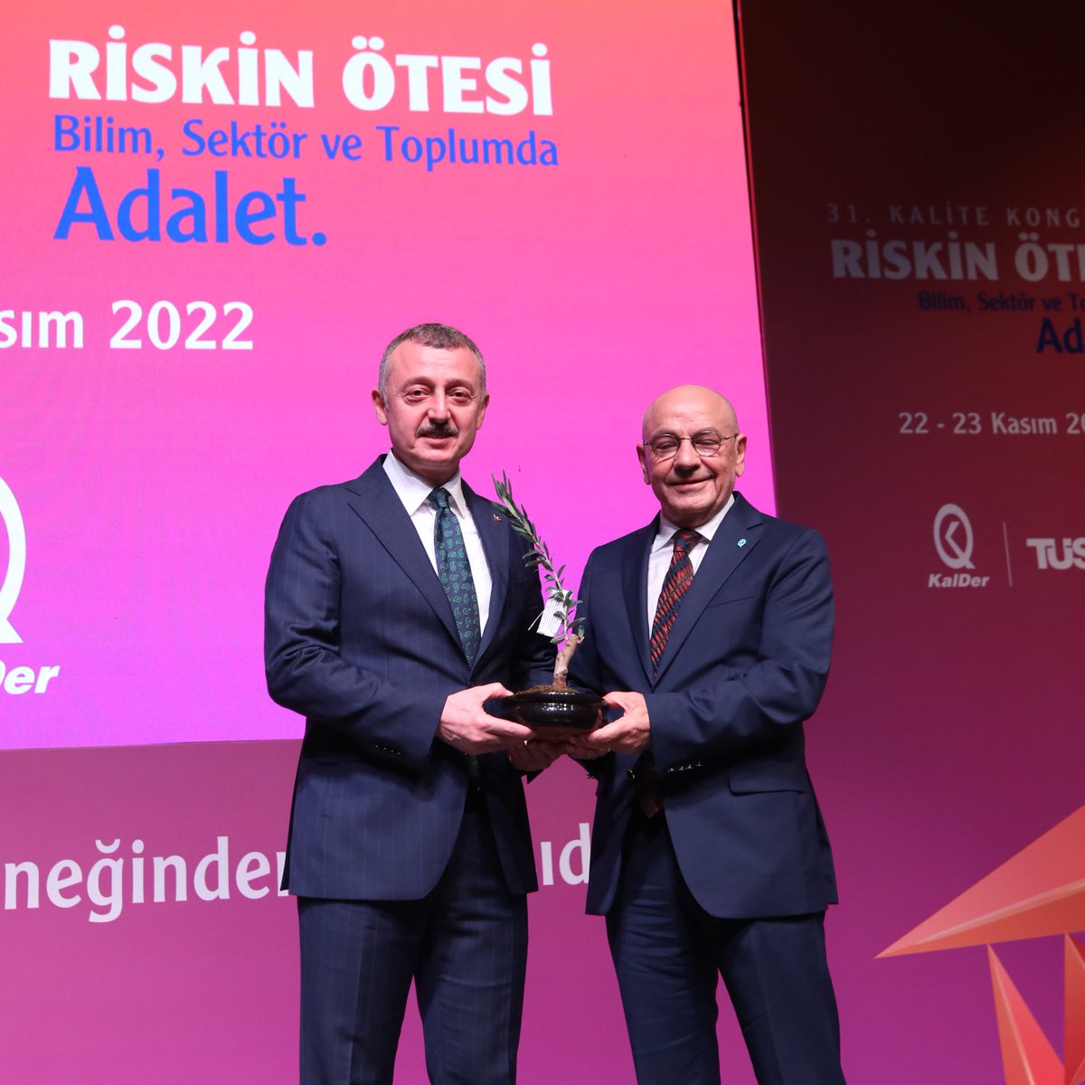 Türkiye Kalite Derneği (KalDer) tarafından Kocaeli Kongre Merkezi’nde düzenlenen 31. Kalite Kongresi’ne katılarak "Riskin Ötesi: Bilim, Sektör ve Toplumda Adalet" teması üzerine bir konuşma yaptım. ⬇️