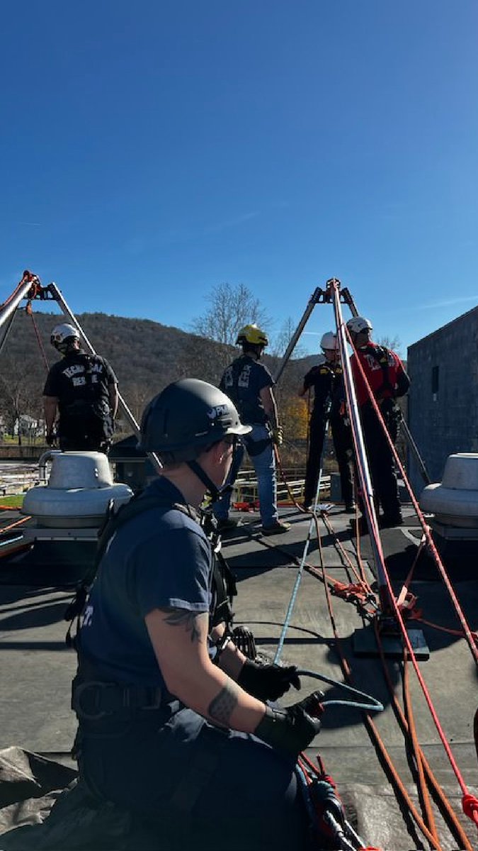 MassDFS's tweet photo. #TechRescue Tuesday: Earlier this month, the MFA completed an Operational #RopeRescue course at the #ColrainMA Fire Department. Firefighters from dep'ts large and small, career and call/vol, developed the foundational knowledge of technical rescue with plenty of "on rope time." https://t.co/Ye9LGM4X5f