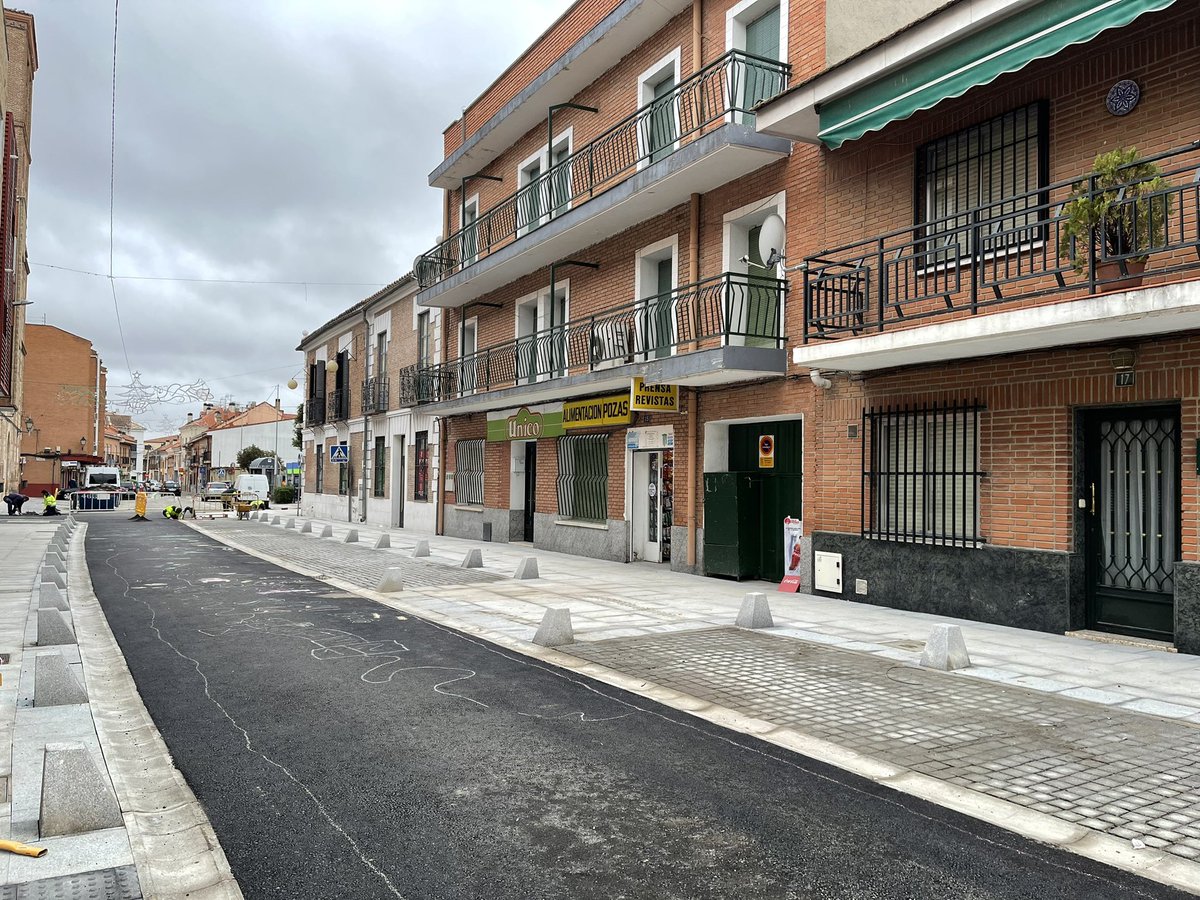 Jorge_A_Campos's tweet photo. 🚧 Avanzan las obras de remodelación del casco antiguo de #Paracuellos. Ya ha finalizado el asfaltado del primer tramo de Chorrillo Alta.

Sentimos las molestias ocasionadas a los vecinos de la zona pero nuestro objetivo es mejorar la accesibilidad en nuestro municipio. https://t.co/7LZ3MdK1vK