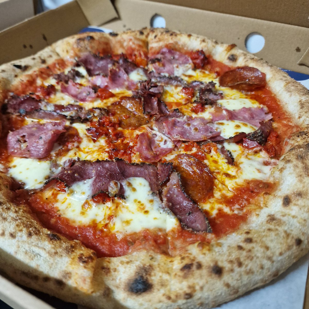 Mozzfella's tweet photo. ⚽️ It's definitely coming home! 

🍕 Get 25% OFF pizza and wings tonight in St Albans when using code TUE25 via the Mozzarella Fellas App or online at https://t.co/5v4i159gA9 
#StAlbans
#pizzadelivery #stalbansfood https://t.co/9gzrj3sGmN