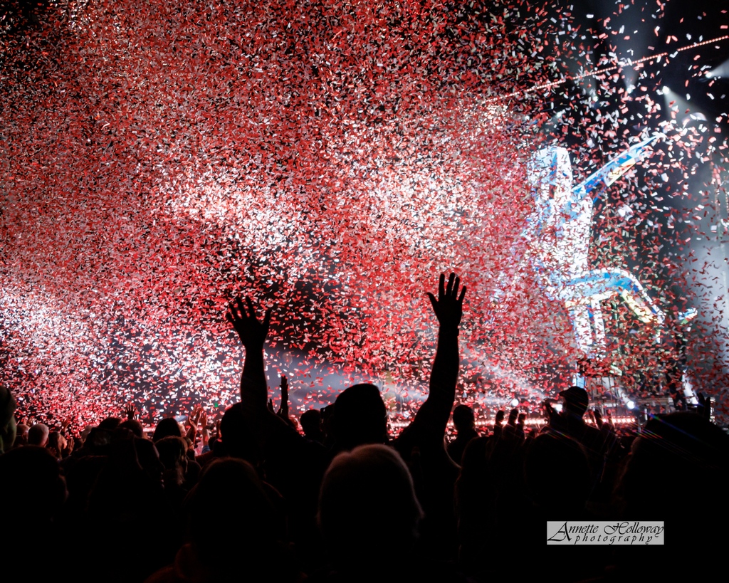 AnnetteHolloway's tweet photo. Here's @MercyMe in concert in Norfolk, VA 11-20-2022
Be sure and catch them on The Tomlin x MercyMe Tour Dec 1-13!
📸: @annetteholloway for @CCMmagazine
#mercyme #ahmercyme #AlwaysOnlyJesus #BetterDaysComing #NewMusic #CCMmagazine #ChristianMusic #concertphotography #bartmillard https://t.co/VlXSx2lfpA