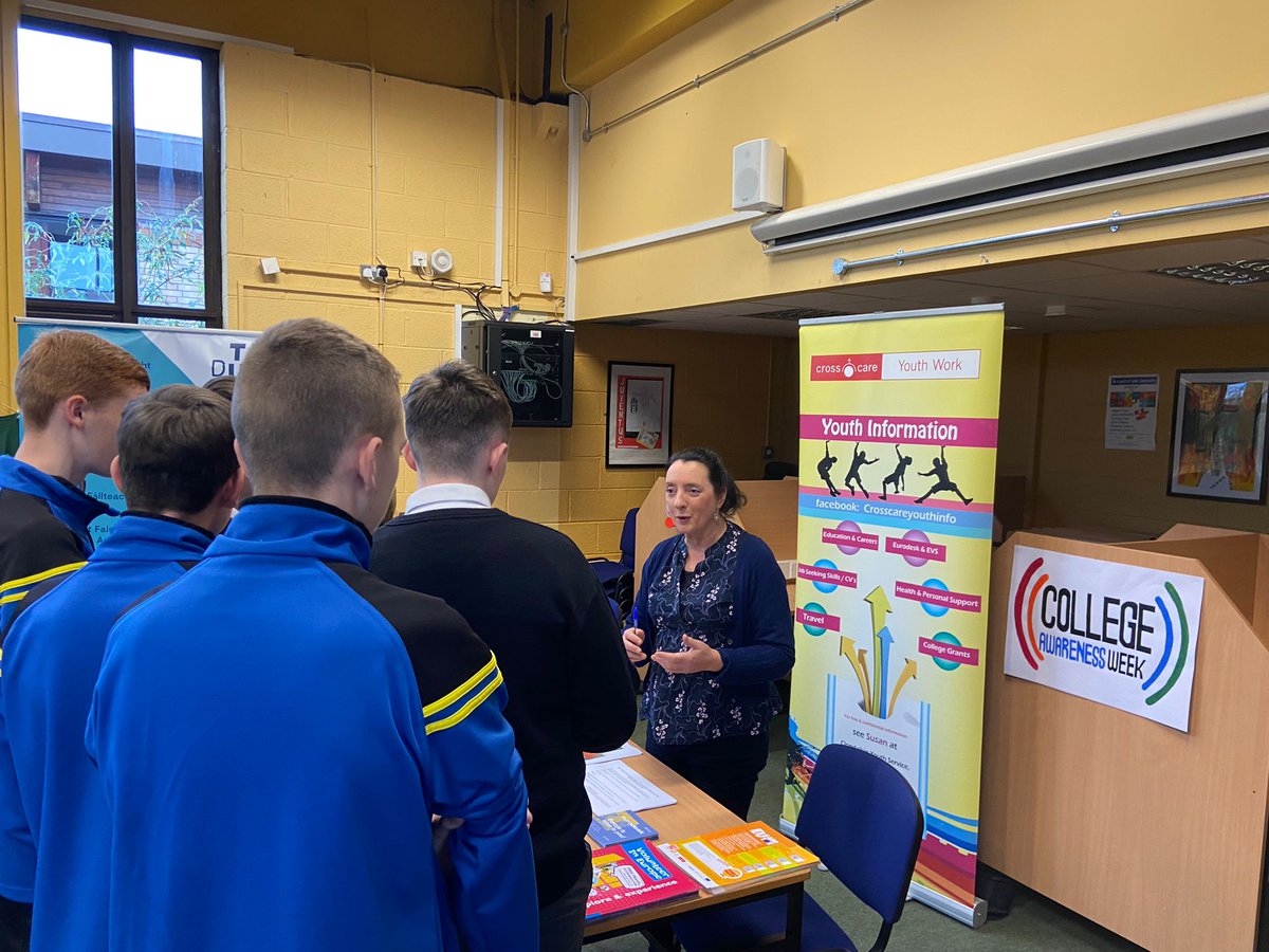 Susan from Clondalkin Youth Info Service providing information to the students of Deansrsth Community College as part of College Awareness Week #collegeawarenessweek @DeansrathCC @ClondalkinYS